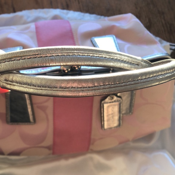 Coach bag, kisslock, pink and silver. e1082-f13533, with dust bag - Picture 10 of 11
